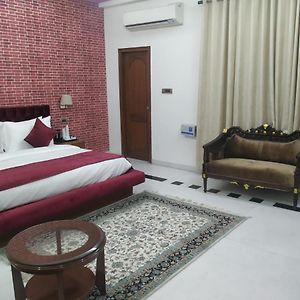 Deluxe King Suite